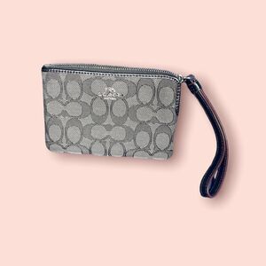 Coach Corner Zip‎ Signature C Grey Wristlet